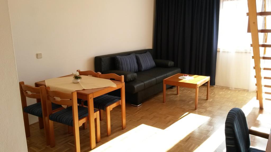 Panoramablickhotel - Lakeview Apartments Annenheim Room photo